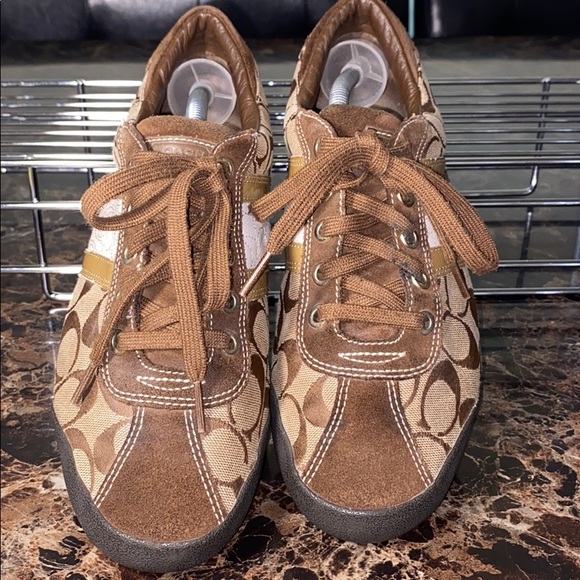 EUC Coach Meagan - Picture 4 of 6